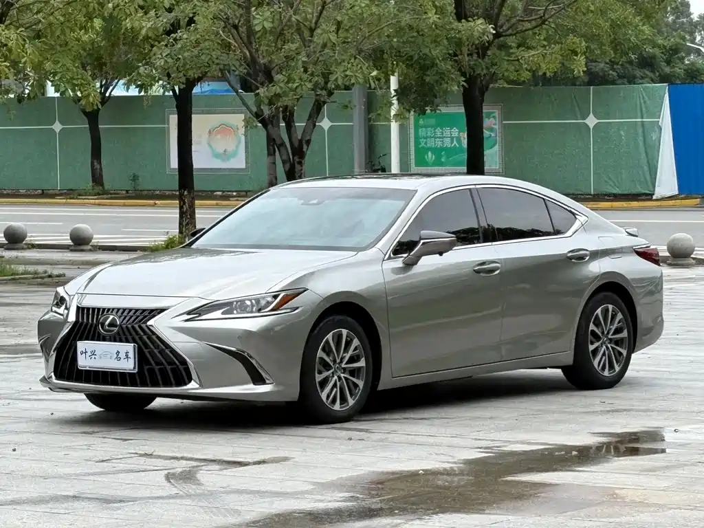 Lexus ES 2022 300h