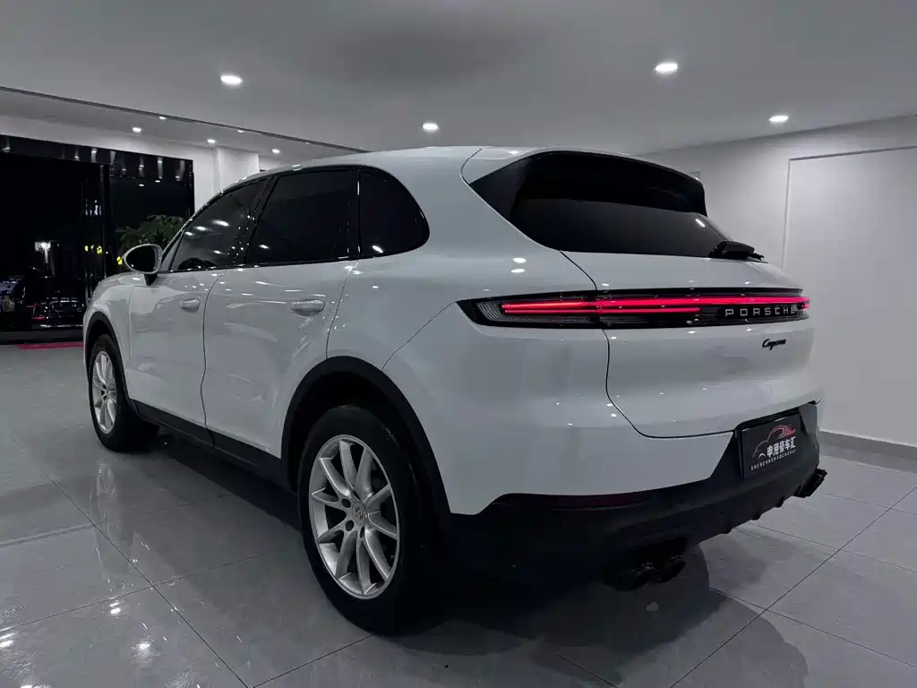Porsche Cayenne — миниатюра 7