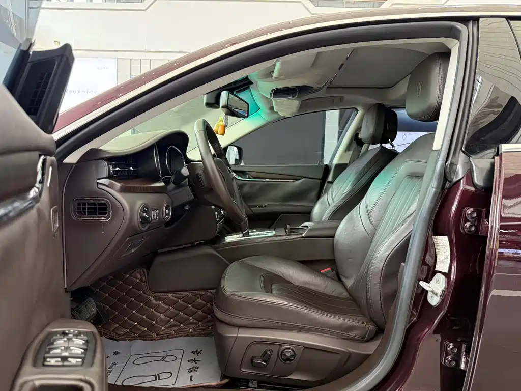 Maserati Quattroporte — миниатюра 8