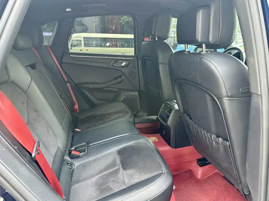 Porsche Macan — миниатюра 10