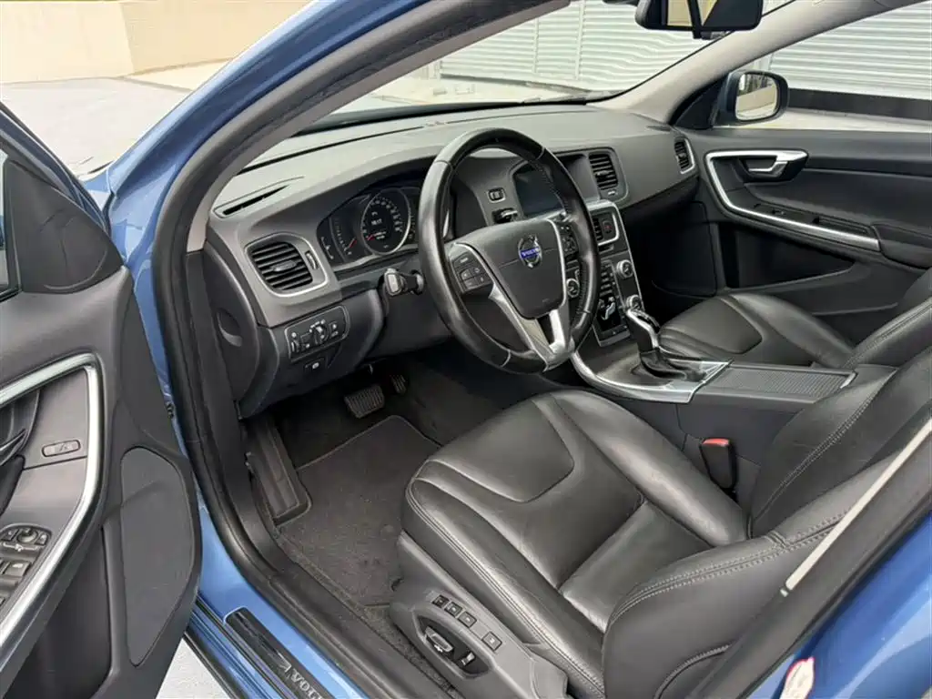 Volvo V60 2015 T5