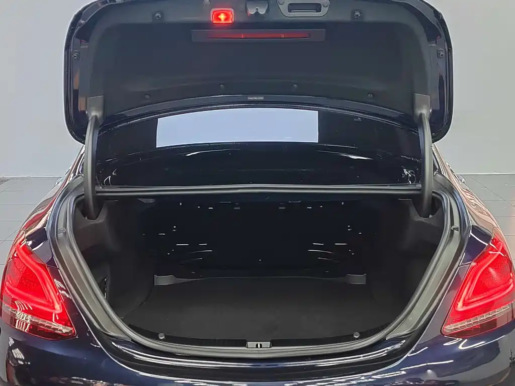 Mercedes-Benz C-Class — миниатюра 14