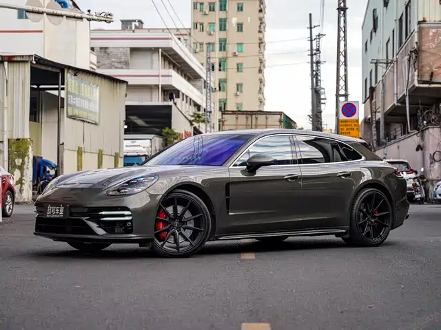 PORSCHE PANAMERA