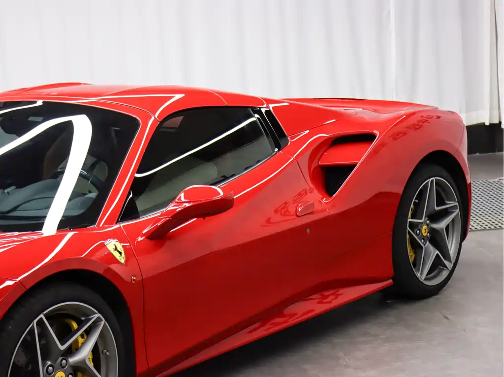 FERRARI 488
