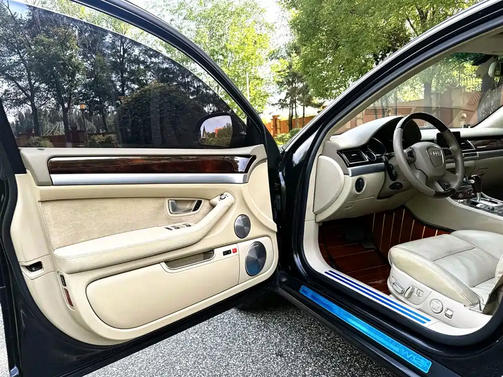 Audi A8 2009 A8L 6.0 W12 quattro Flagship