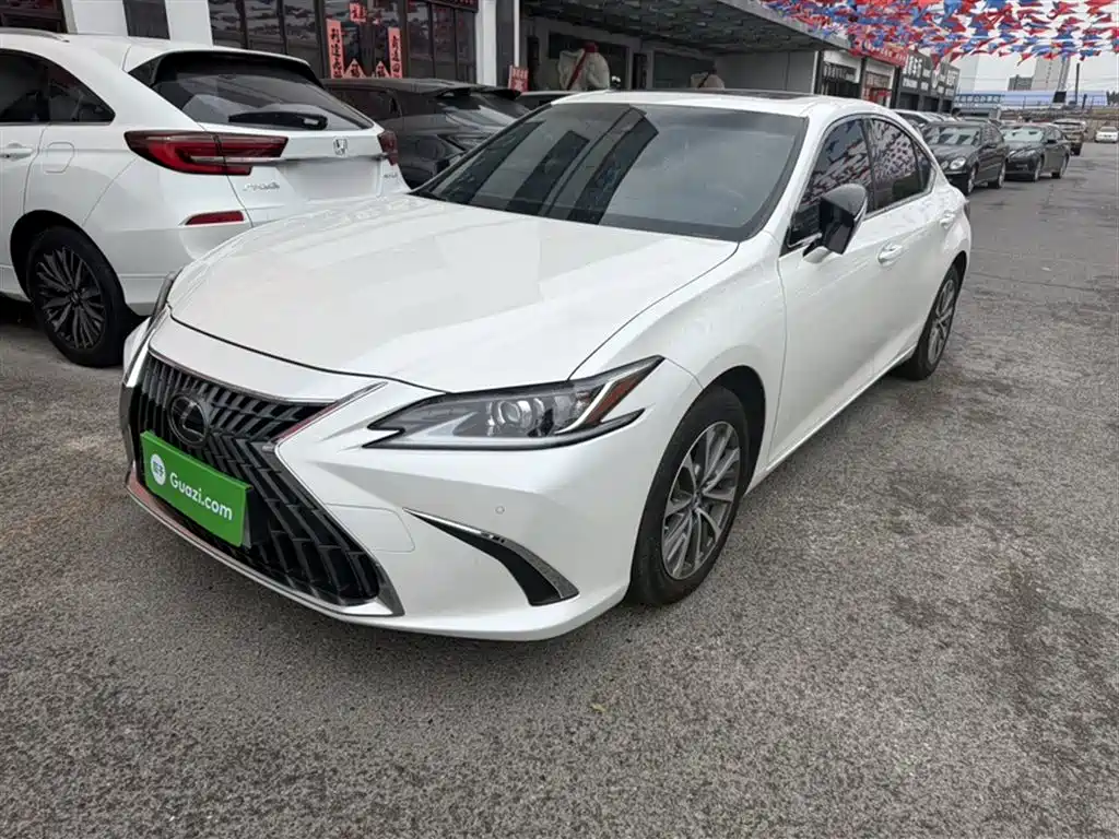 Lexus ES 2023