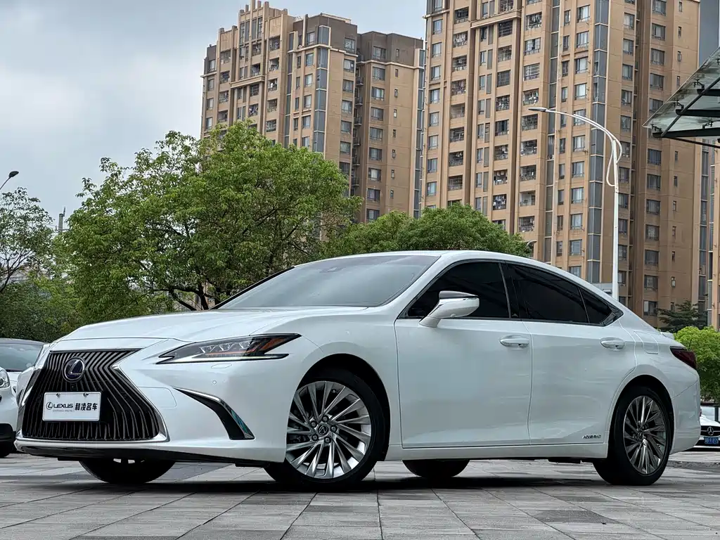 Lexus ES 2019