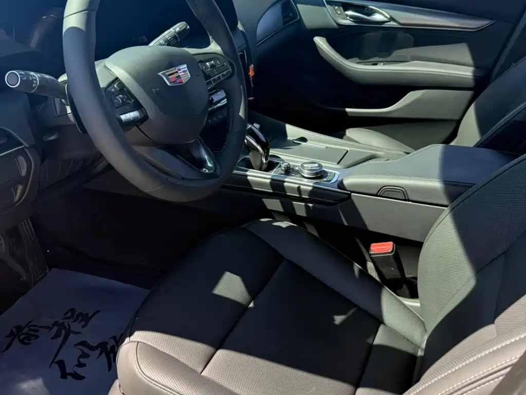 Cadillac CT5 2025 28T