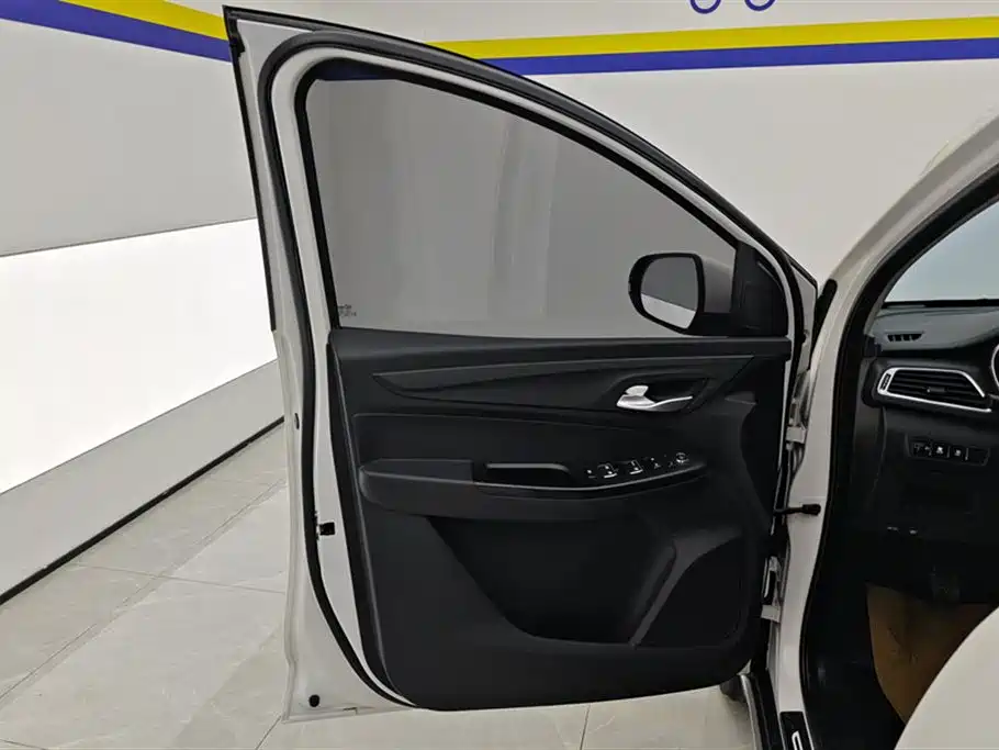 Baojun 730 2021 1.5L MT Fashion 7 мест