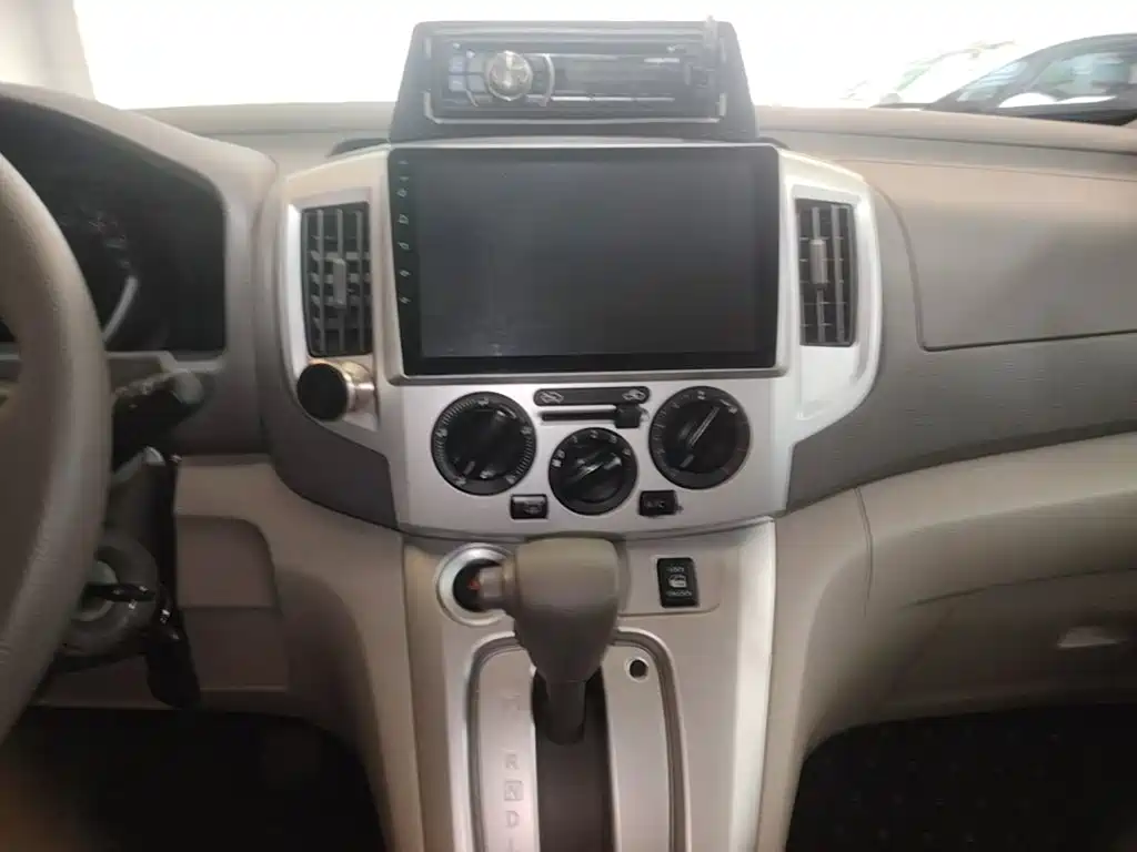 Nissan NV200 — миниатюра 13