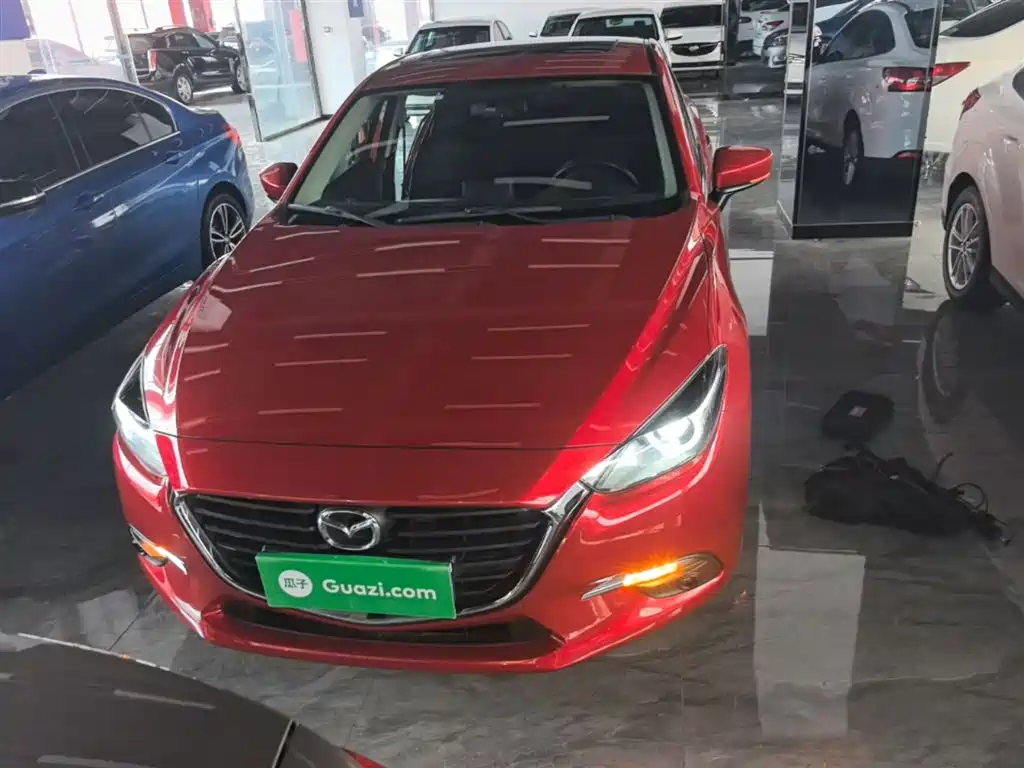 Mazda Mazda3 3 2017 1.5L AT Luxury V
