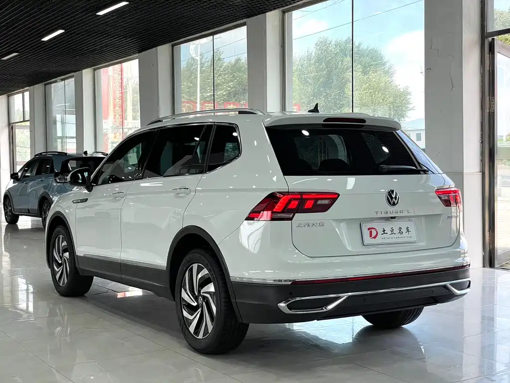 Volkswagen Tiguan L 2023 — фото 4