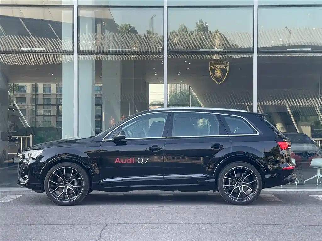 Audi Q7 2025 55 TFSI quattro S line Luxury