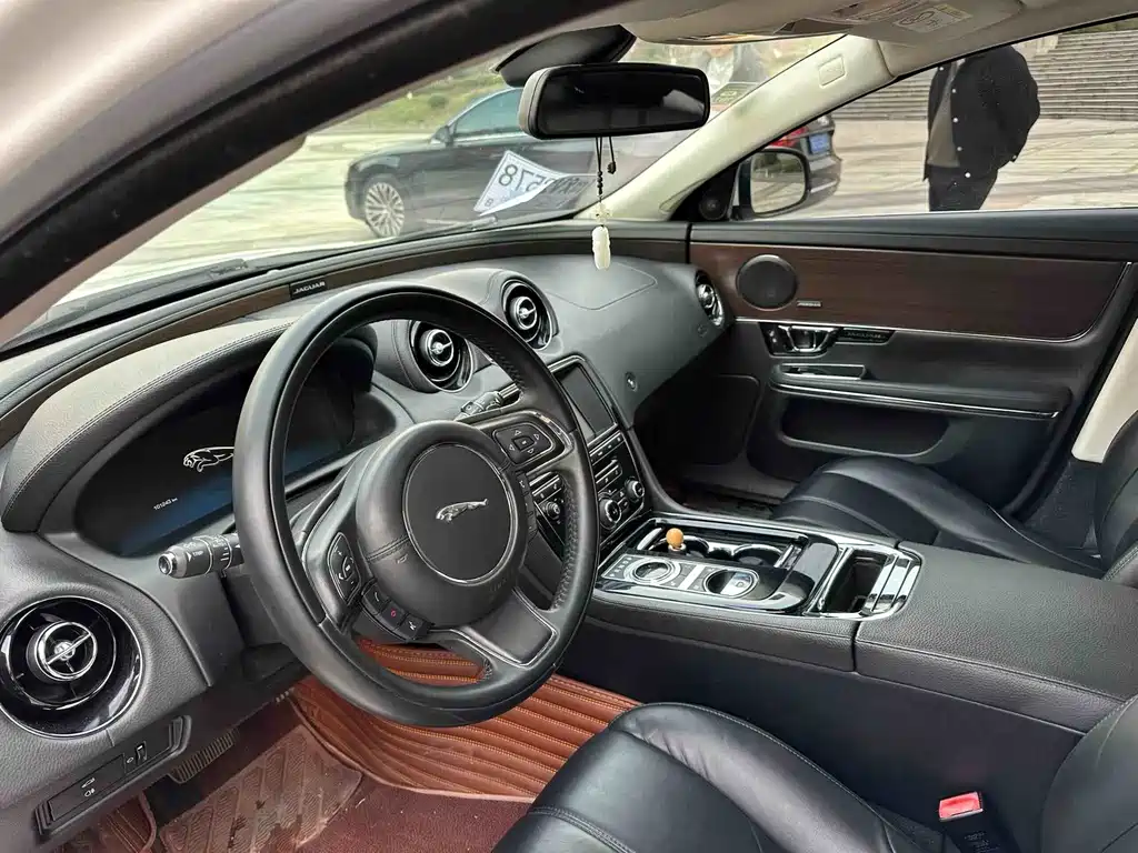 Jaguar XJ — миниатюра 8
