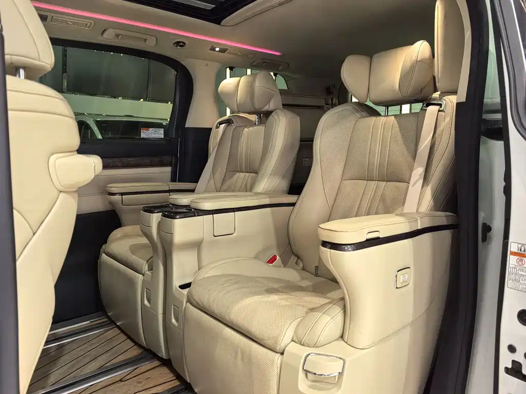 Toyota Vellfire 2019 2.5L HV Luxury
