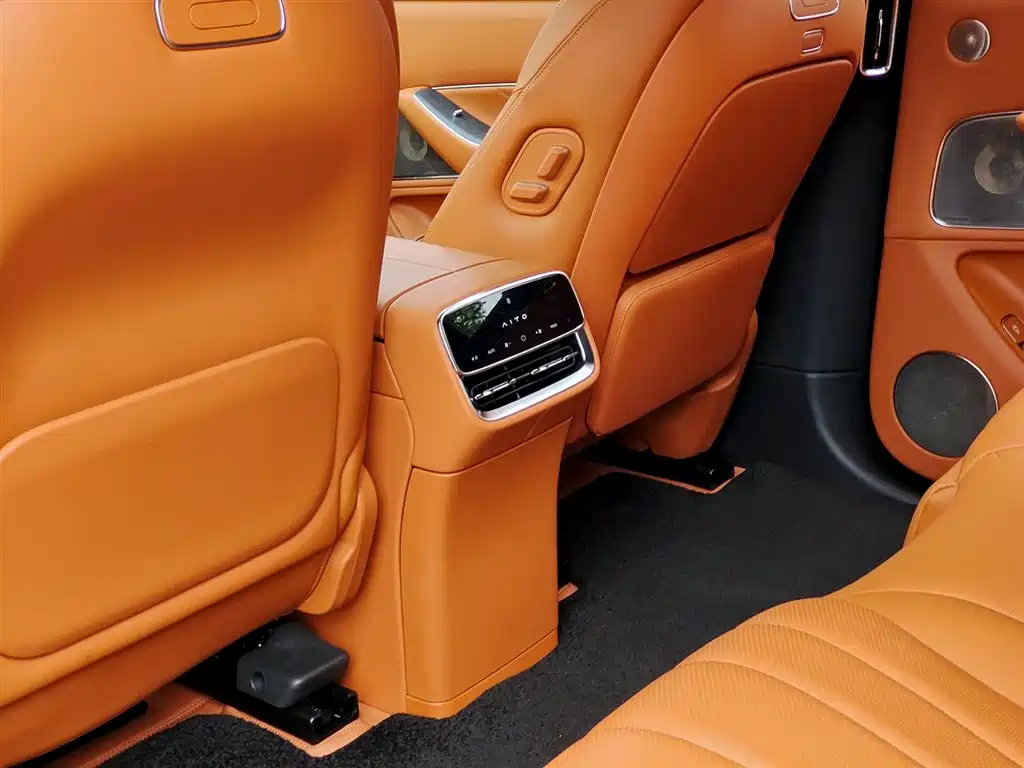 AITO ASK THE WORLD M8