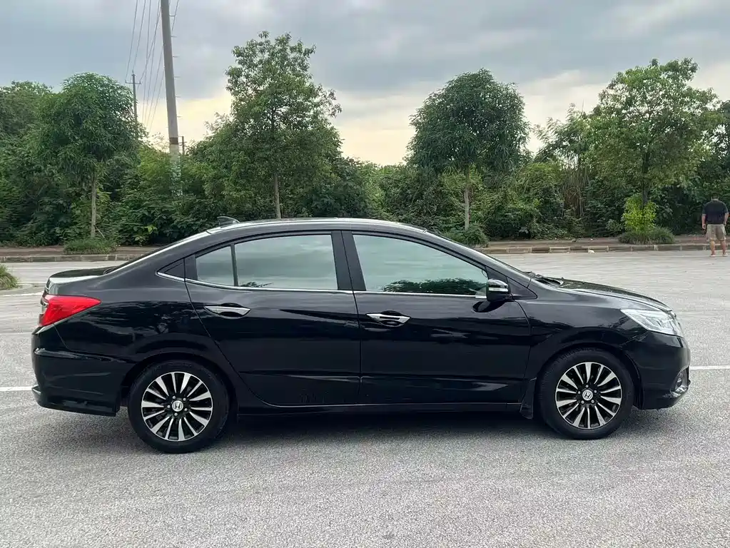 Honda Crider 2015 1.8L AT Luxury