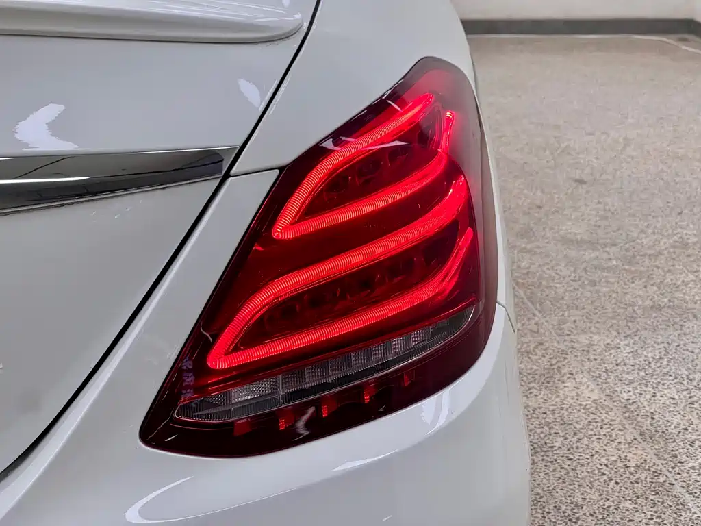 Mercedes-Benz C-Class — миниатюра 8