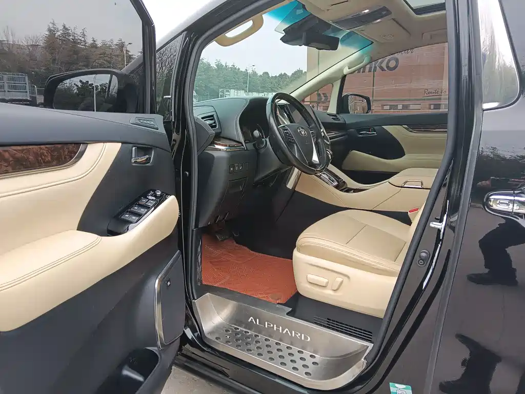 Toyota Alphard 2019 2.5L Luxury