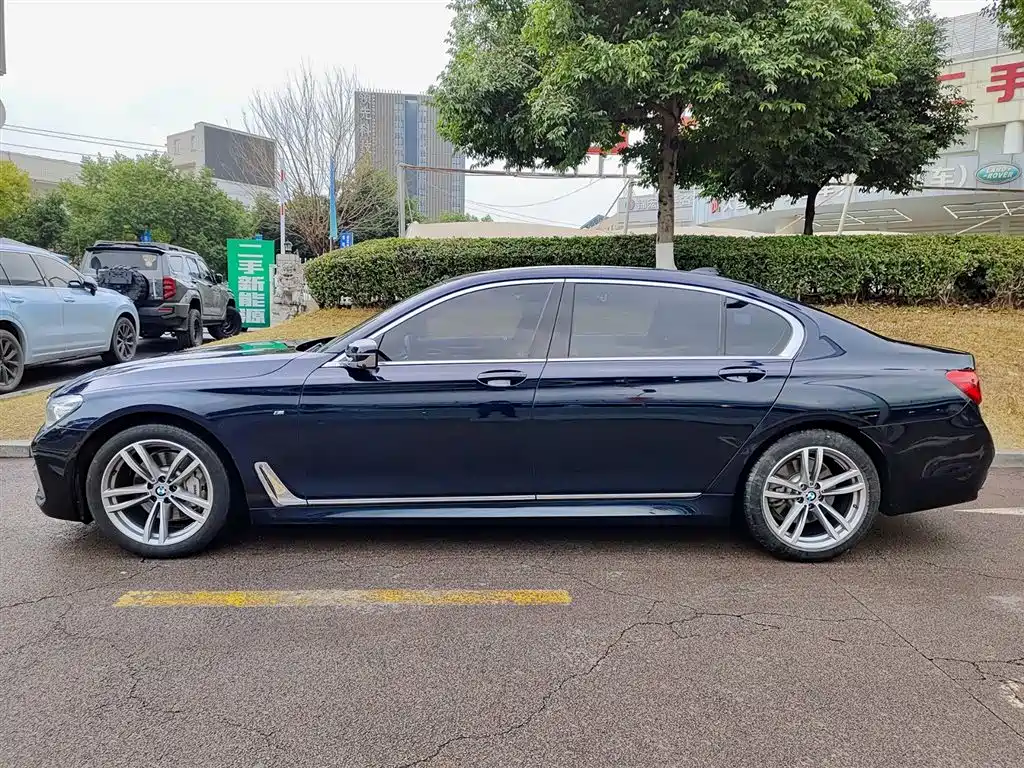 BMW 7 SERIES