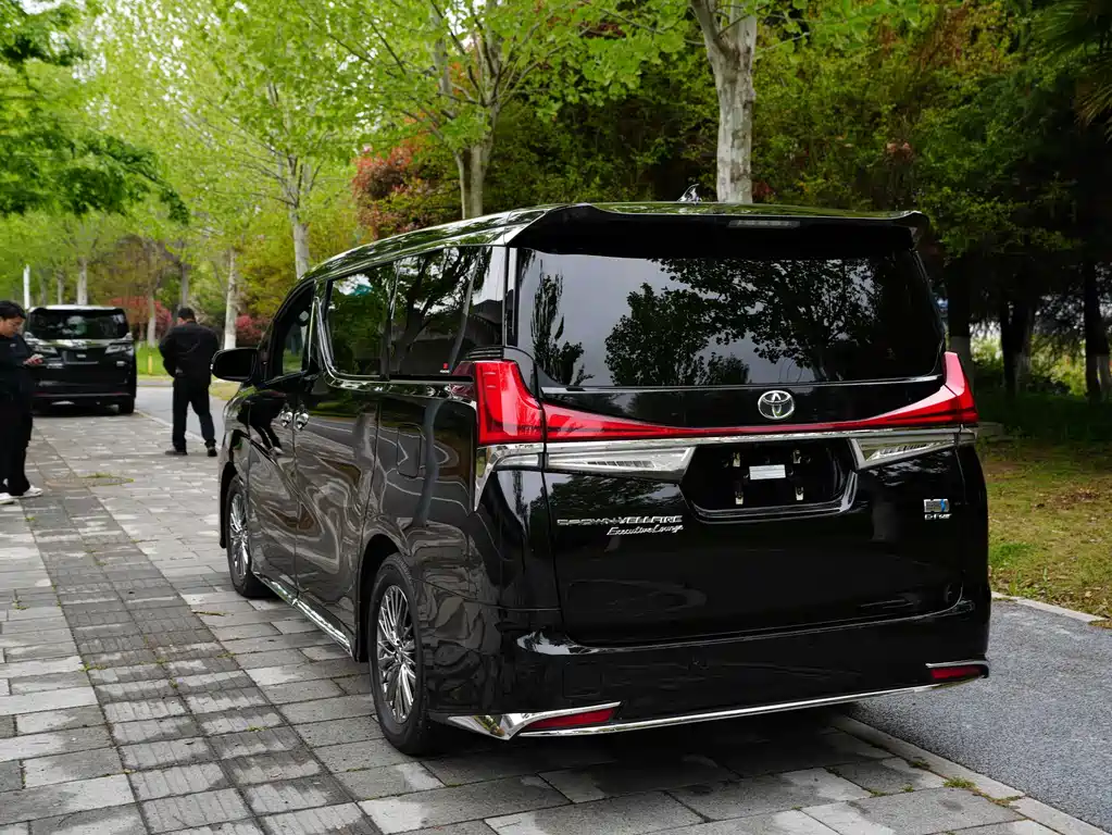 Toyota Vellfire 2023 2.5L HV Luxury