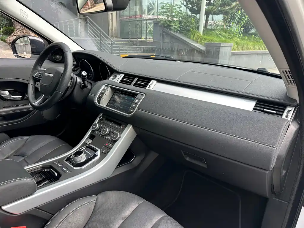 Land Rover Evoque (Import) — миниатюра 36