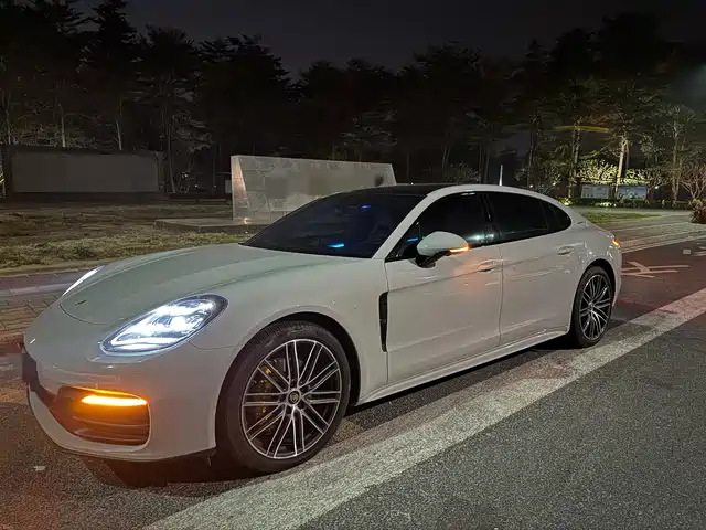 PORSCHE PANAMERA