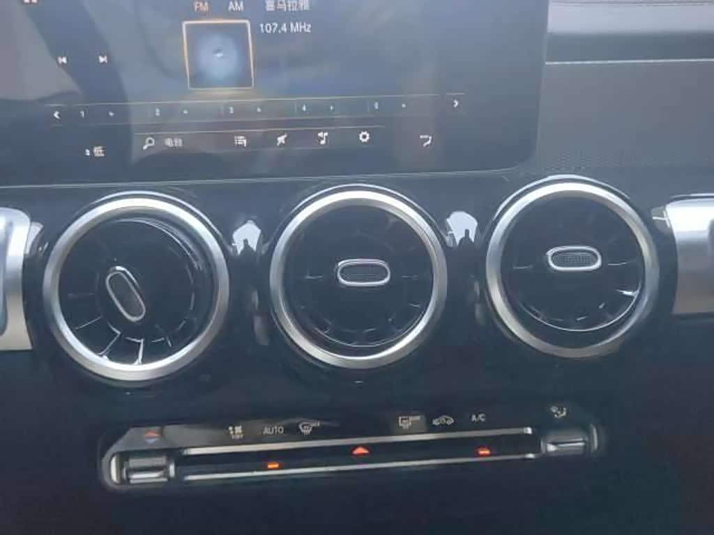 Mercedes-Benz GLB 1.3 л 2021 г. Голубой, пробег 40000 км