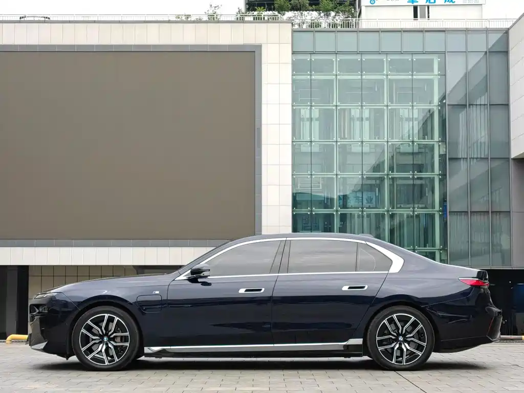 BMW i7 2023 eDrive50L Lead M Sport