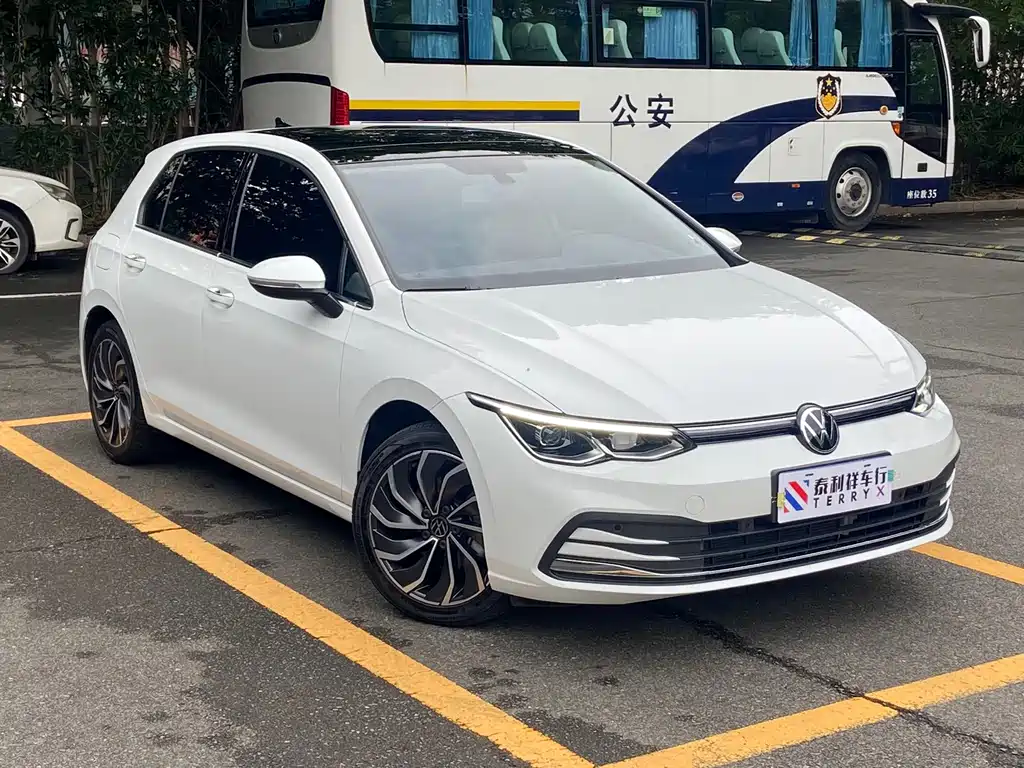 Volkswagen Golf 2023 200TSI DSG Pro