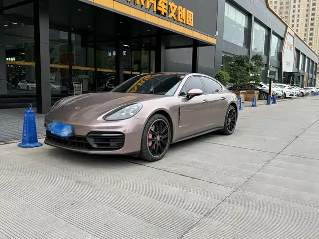 PORSCHE PANAMERA