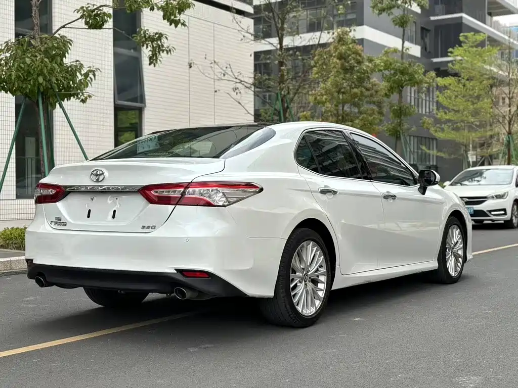 TOYOTA CAMRY