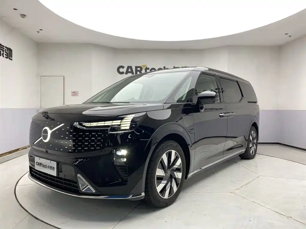 Volvo EM90 2026