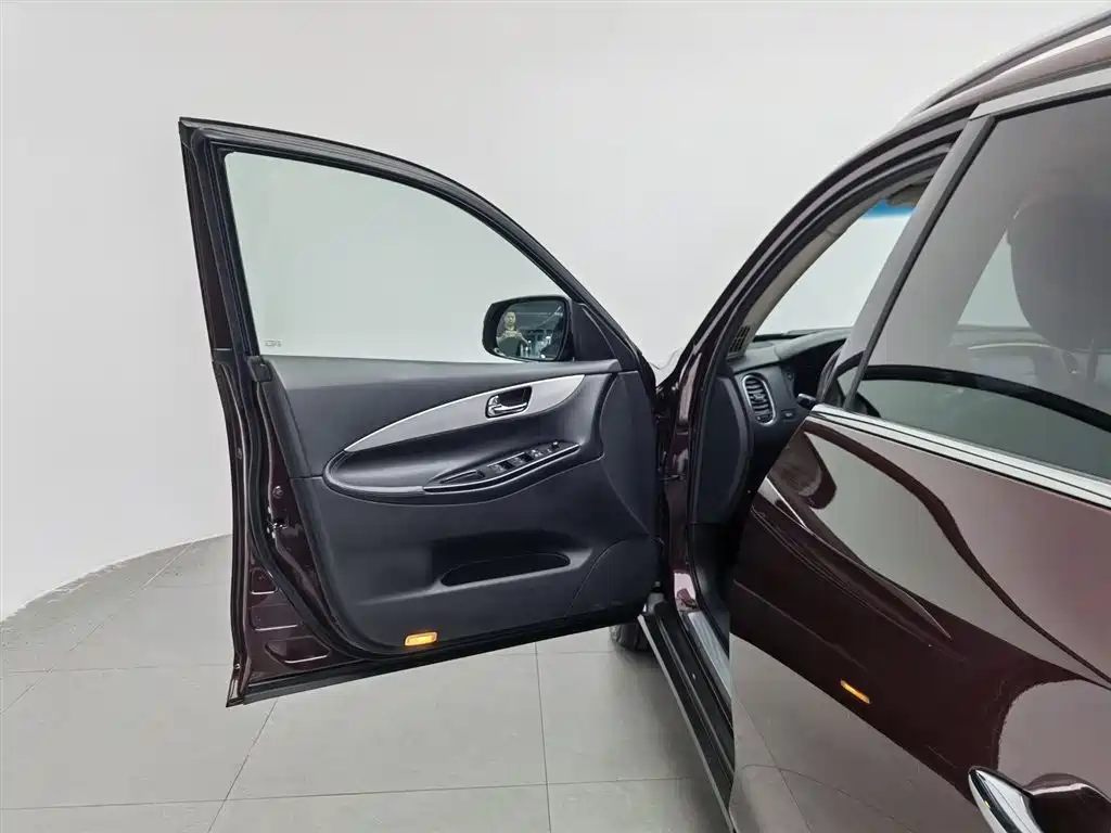 Infiniti QX50 2015 2.5L Comfort