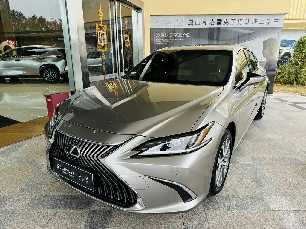 Lexus ES 2021