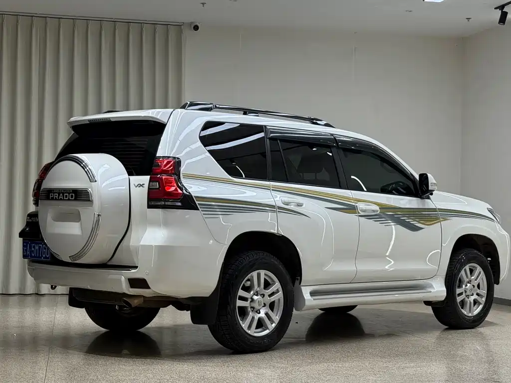 Toyota Land Cruiser Prado 2010 4.0L AT VX
