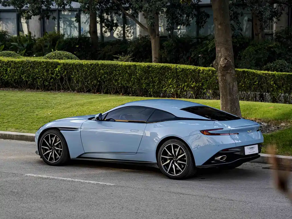 ASTON MARTIN DB11