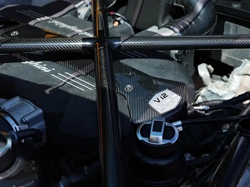 LAMBORGHINI AVENTADOR