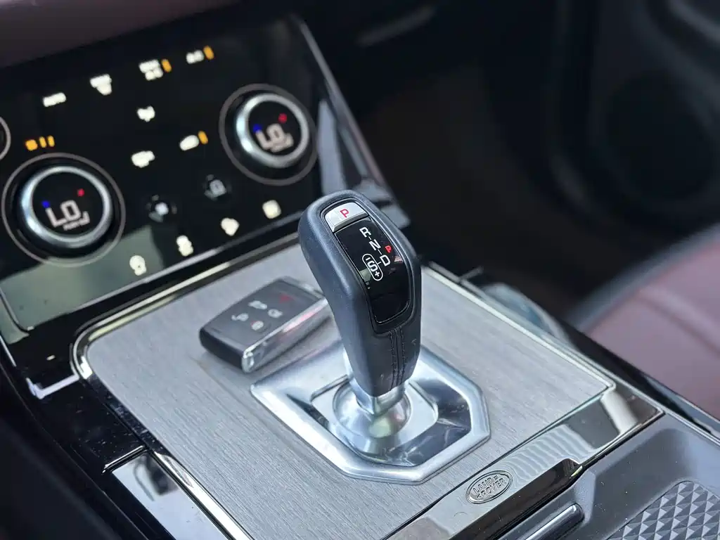 Land Rover Evoque PHEV — миниатюра 6