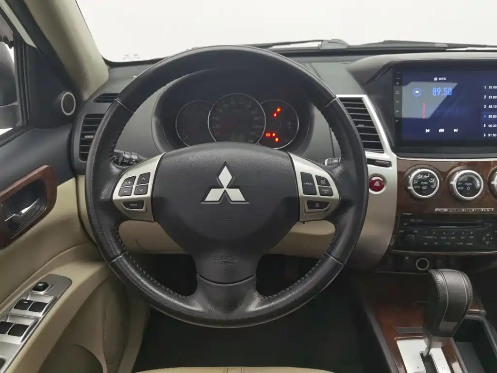 Mitsubishi Pajero Sport — миниатюра 11