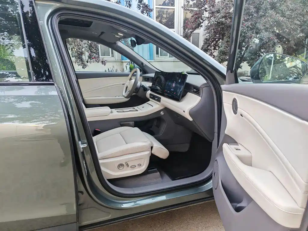 Hongqi HS6 PHEV 240 Smart Hybrid Edition, фото 12