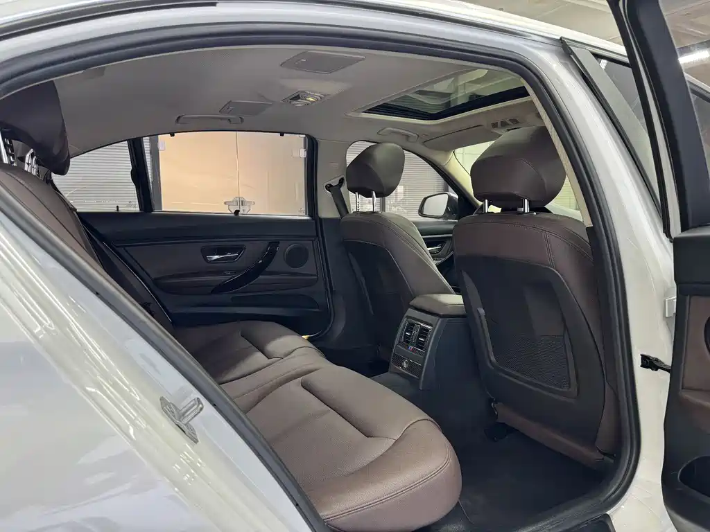 BMW 3 Series — миниатюра 14