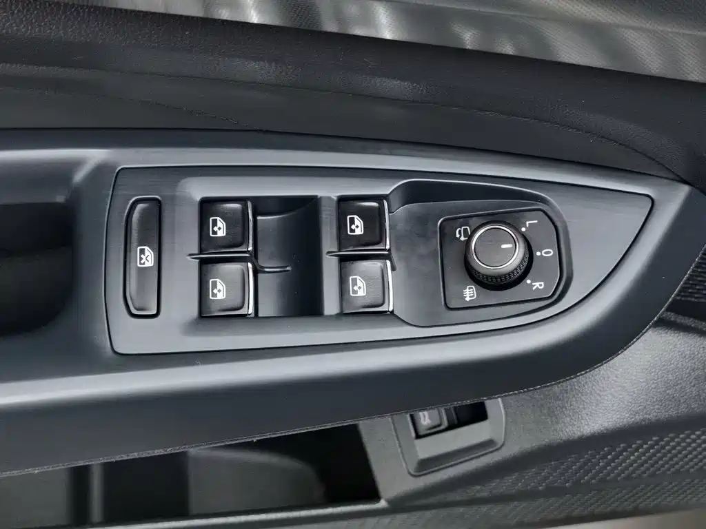 Volkswagen Passat 2023 330TSI Luxury