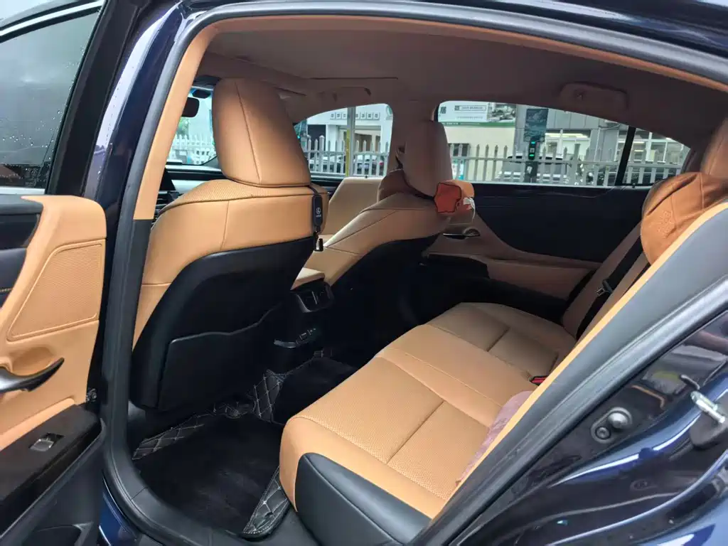 Lexus ES 2022 200