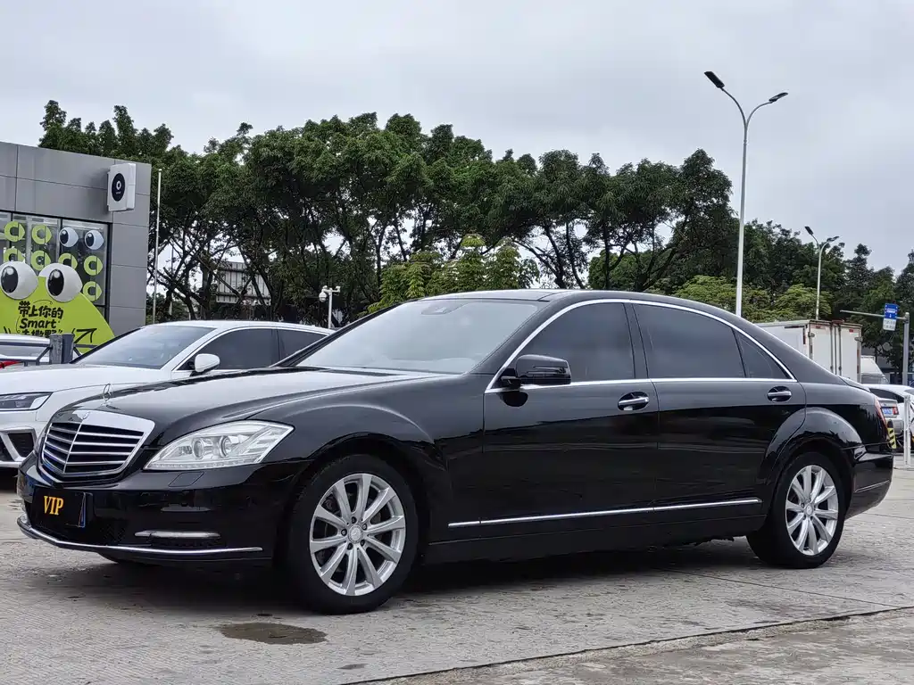 Mercedes-Benz S-Class 2011