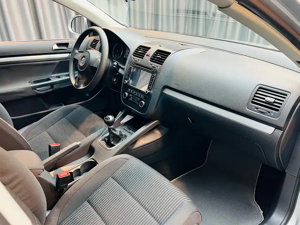 Volkswagen Sagitar 2011 1.4TSI MT