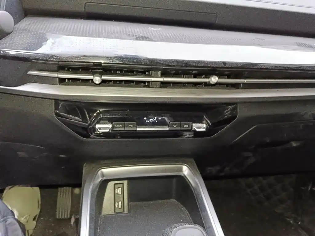Wuling Jiachen — миниатюра 6