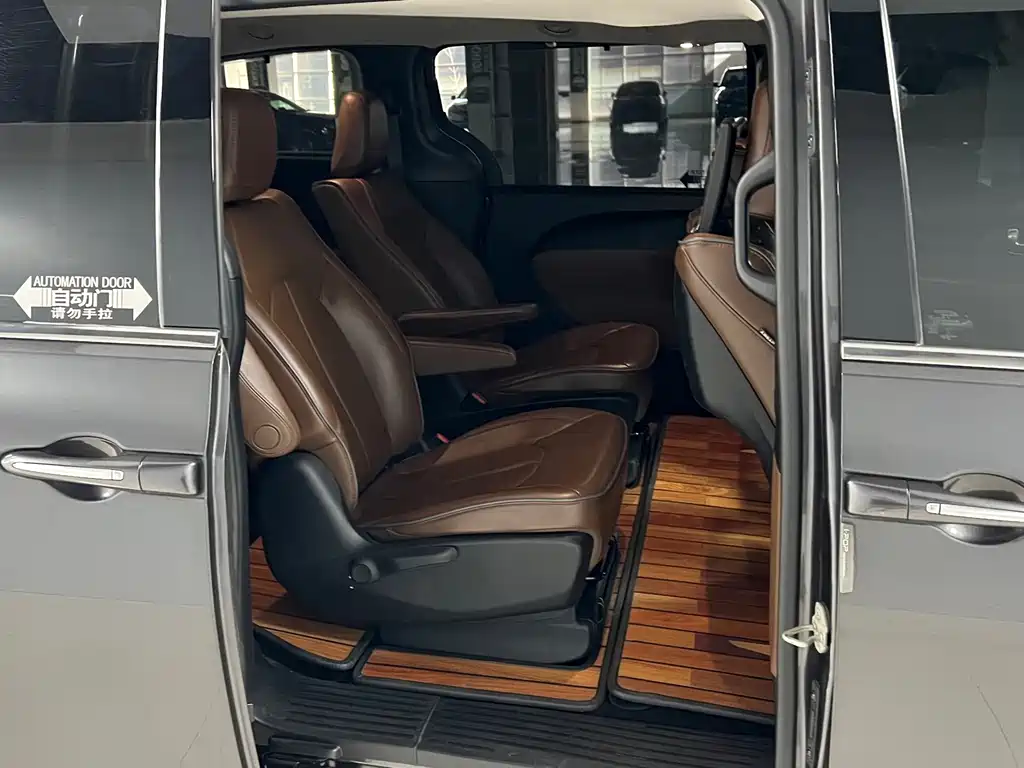 Chrysler Grand Voyager (Import) — миниатюра 19