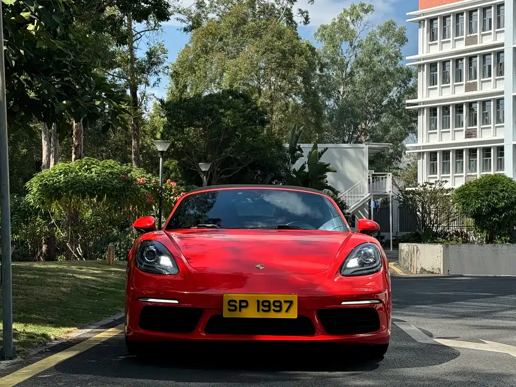 PORSCHE 718