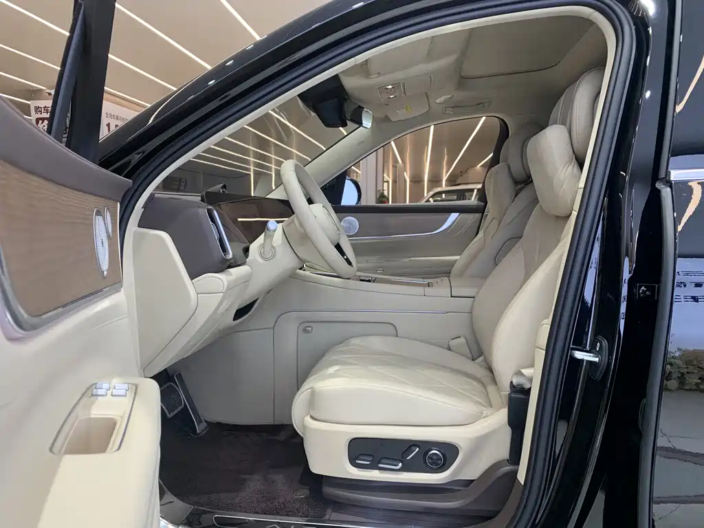 AITO ASK THE WORLD M9